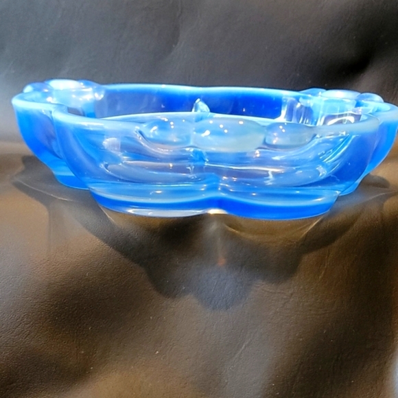 Lovely Blue Iridesent Dish & Lid - Picture 4 of 4